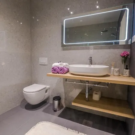 Dubrovnik Airport - Moonlight