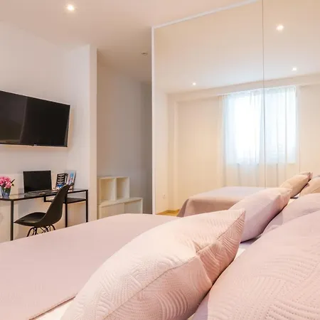 Dubrovnik Airport - Moonlight Mocici