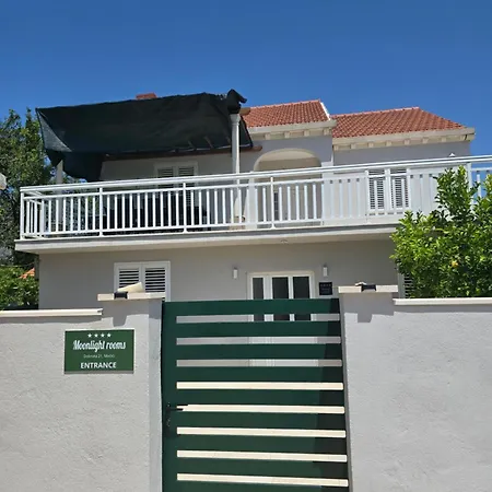 Konukevi Dubrovnik Airport - Moonlight