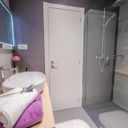 Dubrovnik Airport - Moonlight Mocici