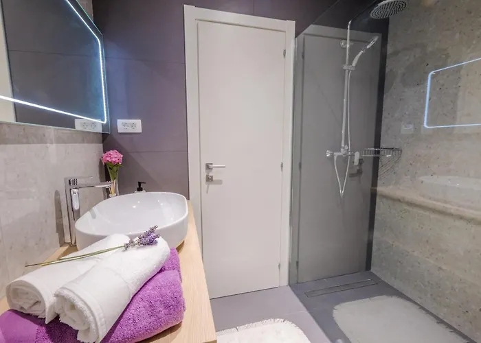 Dubrovnik Airport - Moonlight Mocici